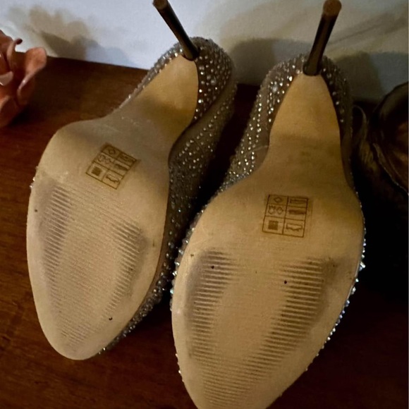 Gorgeous Sparkly Champagne Aldo Stiletto Heels - Fit for a princess! - Picture 7 of 10